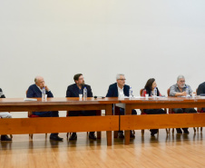 Criar uma rede integrada para incentivar boas práticas em bem-estar de animais de fazenda é uma ação que está sendo pensada pelo Governo do Paraná, por meio da Secretaria do Desenvolvimento Sustentável e do Turismo. O assunto foi um dos principais temas de um painel de palestras realizado nesta semana pela Secretaria em parceria com a Agência de Defesa Agropecuária do Paraná (Adapar), no Setor de Ciências Agrárias da Universidade Federal do Paraná, em Curitiba. Foto: Divulgação/SEDEST