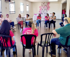 A prevenção ao câncer de mama, uma das doenças que mais acometem mulheres no País, e a importância de fazer o autoexame são debatidas em unidades prisionais de todas as regiões do Paraná durante todo o mês, em alusão à campanha do Outubro Rosa. O Departamento Penitenciário (Depen) também firmou parcerias para oferecer aulas de defesa pessoal, yoga, exames preventivos e doações de livros e objetos. Foto: Divulgação/Depen