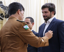 A entrega de medalhas de Mérito Rodoviário e homenagens aos policiais militares marcaram o evento de comemoração pelos 55 anos de criação do Batalhão de Polícia Rodoviária (BPRv) nesta sexta-feira (25), no auditório do Departamento de Estradas e Rodagem, em Curitiba.