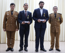 A entrega de medalhas de Mérito Rodoviário e homenagens aos policiais militares marcaram o evento de comemoração pelos 55 anos de criação do Batalhão de Polícia Rodoviária (BPRv) nesta sexta-feira (25), no auditório do Departamento de Estradas e Rodagem, em Curitiba.