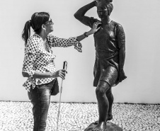 Um grupo de 45 integrantes do Movimento Brasileiro de Mulheres Cegas e com Baixa Visão visitou no sábado (26) o Museu Oscar Niemeyer (MON) com representantes de vários Estados brasileiros. Foto:Marcos Cantuario