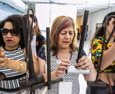 Um grupo de 45 integrantes do Movimento Brasileiro de Mulheres Cegas e com Baixa Visão visitou no sábado (26) o Museu Oscar Niemeyer (MON) com representantes de vários Estados brasileiros. Foto:Marcos Cantuario