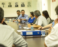 A mudança do conceito do projeto de modernização do Corredor de Exportação Leste do Porto de Paranaguá aumentará a capacidade operacional do complexo em 100%. A ideia inicial era ampliar em 33%. A novidade foi comunicada nesta segunda-feira (28) pelo diretor-presidente da Portos do Paraná, Luiz Fernando Garcia, durante reunião mensal entre a empresa pública e os representantes da Associação dos Terminais do Corredor de Exportação de Paranaguá (Atexp).