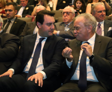 O governador Carlos Massa Ratinho Junior participou nesta segunda-feira (28), em Curitiba, da solenidade de posse da nova diretoria da Fiep, que será liderada pelo empresário Carlos Valter Martins Pedro nos próximos quatro anos. Ele substitui Edson Campagnolo no comando da federação. Foto: José Fernando Ogura/AEN