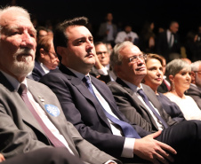 O governador Carlos Massa Ratinho Junior participou nesta segunda-feira (28), em Curitiba, da solenidade de posse da nova diretoria da Fiep, que será liderada pelo empresário Carlos Valter Martins Pedro nos próximos quatro anos. Ele substitui Edson Campagnolo no comando da federação. Foto: José Fernando Ogura/AEN