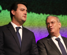 O governador Carlos Massa Ratinho Junior participou nesta segunda-feira (28), em Curitiba, da solenidade de posse da nova diretoria da Fiep, que será liderada pelo empresário Carlos Valter Martins Pedro nos próximos quatro anos. Ele substitui Edson Campagnolo no comando da federação. Foto: José Fernando Ogura/AEN