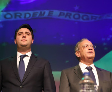 O governador Carlos Massa Ratinho Junior participou nesta segunda-feira (28), em Curitiba, da solenidade de posse da nova diretoria da Fiep, que será liderada pelo empresário Carlos Valter Martins Pedro nos próximos quatro anos. Ele substitui Edson Campagnolo no comando da federação. Foto: José Fernando Ogura/AEN