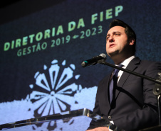 O governador Carlos Massa Ratinho Junior participou nesta segunda-feira (28), em Curitiba, da solenidade de posse da nova diretoria da Fiep, que será liderada pelo empresário Carlos Valter Martins Pedro nos próximos quatro anos. Ele substitui Edson Campagnolo no comando da federação. Foto: José Fernando Ogura/AEN