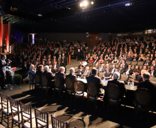 O governador Carlos Massa Ratinho Junior participou nesta segunda-feira (28), em Curitiba, da solenidade de posse da nova diretoria da Fiep, que será liderada pelo empresário Carlos Valter Martins Pedro nos próximos quatro anos. Ele substitui Edson Campagnolo no comando da federação. Foto: José Fernando Ogura/AEN
