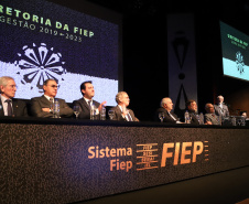 O governador Carlos Massa Ratinho Junior participou nesta segunda-feira (28), em Curitiba, da solenidade de posse da nova diretoria da Fiep, que será liderada pelo empresário Carlos Valter Martins Pedro nos próximos quatro anos. Ele substitui Edson Campagnolo no comando da federação. Foto: José Fernando Ogura/AEN