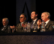 O governador Carlos Massa Ratinho Junior participou nesta segunda-feira (28), em Curitiba, da solenidade de posse da nova diretoria da Fiep, que será liderada pelo empresário Carlos Valter Martins Pedro nos próximos quatro anos. Ele substitui Edson Campagnolo no comando da federação. Foto: José Fernando Ogura/AEN