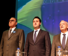 O governador Carlos Massa Ratinho Junior participou nesta segunda-feira (28), em Curitiba, da solenidade de posse da nova diretoria da Fiep, que será liderada pelo empresário Carlos Valter Martins Pedro nos próximos quatro anos. Ele substitui Edson Campagnolo no comando da federação.