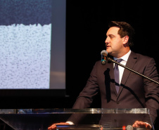 O governador Carlos Massa Ratinho Junior participou nesta segunda-feira (28), em Curitiba, da solenidade de posse da nova diretoria da Fiep, que será liderada pelo empresário Carlos Valter Martins Pedro nos próximos quatro anos. Ele substitui Edson Campagnolo no comando da federação.