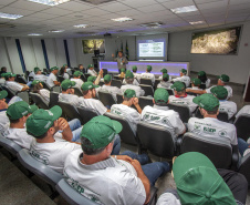Mais de 7 mil pessoas já visitaram o Porto de Paranaguá em 2019. Em março deste ano, a empresa pública Portos do Paraná intensificou as visitas de grupos técnicos. Em junho, passou a receber os interessados também aos sábados. São estudantes, empresários e agricultores que querem aprender sobre logística e comércio internacional.