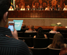 Deputados, representantes de instituições da área da odontologia, cirurgiões dentistas e população em geral participaram nesta terça-feira (29), na Assembleia Legislativa do Paraná, da audiência pública sobre Saúde Bucal: promoção, conscientização e prevenção no Paraná
