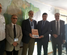 O Serviço Geológico do Brasil completou nesta terça-feira (29) 50 anos de atividades que foram comemorados no Paraná, em solenidade conjunta entre o Núcleo de Apoio Técnico de Curitiba e o Instituto de Terras, Cartografia e Geologia (ITCG). O Instituto apresentou os resultados do Mapeamento Geológico do Grupo Serra Geral no Paraná. Foto: Divulgação/SEDEST