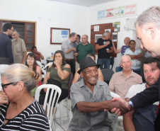 Os moradores da Vila Centenário, no bairro Cajuru, em Curitiba, participaram terça-feira (29) no programa Fala Comunidade, uma ação organizada pela Coordenação de Assuntos Comunitários da Secretaria da Justiça, Família e Trabalho, que propõe debate sobre problemas locais, apresentação de programas do governo e orientações ao consumidor.Foto:SEJUF