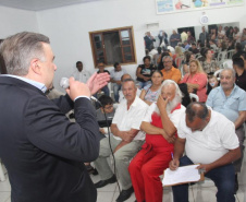 Os moradores da Vila Centenário, no bairro Cajuru, em Curitiba, participaram terça-feira (29) no programa Fala Comunidade, uma ação organizada pela Coordenação de Assuntos Comunitários da Secretaria da Justiça, Família e Trabalho, que propõe debate sobre problemas locais, apresentação de programas do governo e orientações ao consumidor.Foto:SEJUF