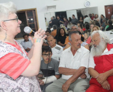 Os moradores da Vila Centenário, no bairro Cajuru, em Curitiba, participaram terça-feira (29) no programa Fala Comunidade, uma ação organizada pela Coordenação de Assuntos Comunitários da Secretaria da Justiça, Família e Trabalho, que propõe debate sobre problemas locais, apresentação de programas do governo e orientações ao consumidor.Foto:SEJUF