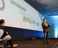 Apresentação do Secretário de Estado de Infraestrutura e Logistica Sandro Alexr  participa nesta quinta-feira (31),  do encontro de capacitação Governo 5.0 no Hotel Rafain Palace & Convention, em Foz do Iguaçu. Foz do Iguaçu, 31/10/2019 -  Foto: Geraldo Bubniak/AEN
