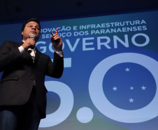 O Governo do Estado lançou nesta quinta-feira (31) a licitação da obra de ampliação da pista do aeroporto de Foz do Iguaçu, no Oeste do Paraná, investimento que vai resultar em mais voos e impulsionar o turismo da região. O lançamento foi destacado pelo secretário de Infraestrutura e Logística, Sandro Alex, na apresentação feita durante o encontro Governo 5.0, em Foz. Foto: José Fernando Ogura/AEN
