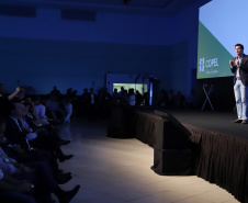 Com parceria da Copel, o Governo do Paraná lançou nesta quinta-feira (31) o Programa Ilumina Paraná, que vai permitir que municípios do Estado modernizem seus sistemas de iluminação pública – aumentando a segurança e reduzindo a conta de energia elétrica. Foto: José Fernando Ogura/AEN