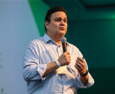 O controlador-geral do Estado, Raul Siqueira, reforçou nesta quinta-feira (31) o compromisso da atual administração estadual com a ética e a integridade, em sua palestra no evento Governo 5.0, em Foz do Iguaçu. Ele apresentou as ações da Controladoria-Geral do Estado no combate à corrupção, que envolvem as coordenadorias da CGE.  Foto: Geraldo Bubniak/AEN