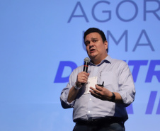 O controlador-geral do Estado, Raul Siqueira, reforçou nesta quinta-feira (31) o compromisso da atual administração estadual com a ética e a integridade, em sua palestra no evento Governo 5.0, em Foz do Iguaçu. Ele apresentou as ações da Controladoria-Geral do Estado no combate à corrupção, que envolvem as coordenadorias da CGE. Foto: José Fernando Ogura/AEN
