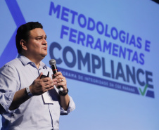 O controlador-geral do Estado, Raul Siqueira, reforçou nesta quinta-feira (31) o compromisso da atual administração estadual com a ética e a integridade, em sua palestra no evento Governo 5.0, em Foz do Iguaçu. Ele apresentou as ações da Controladoria-Geral do Estado no combate à corrupção, que envolvem as coordenadorias da CGE. Foto: José Fernando Ogura/AEN