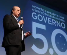 O ministro José Augusto Nardes, presidente do Tribunal de Contas da União, que também participou da mesa de governança, disse que o Paraná sai na frente em termos de práticas de governança com o Governo 5.0. Para ele, a próxima etapa é difundir essas conquistas nos 399 municípios do Estado.Foto: José Fernando Ogura/AEN