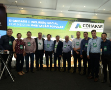 Gestores públicos de todo o Paraná puderam conhecer nesta sexta-feira (1) os principais programas habitacionais desenvolvidos pelo Governo do Estado. As ações, que visam a inclusão social e o desenvolvimento econômico dos municípios foram apresentadas pelo presidente da Cohapar, Jorge Lange, durante o evento Governo 5.0, de inovação da gestão pública, em Foz do Iguaçu.

Fotos: Guilherme Santo / Cohapar 