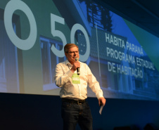 Gestores públicos de todo o Paraná puderam conhecer nesta sexta-feira (1) os principais programas habitacionais desenvolvidos pelo Governo do Estado. As ações, que visam a inclusão social e o desenvolvimento econômico dos municípios foram apresentadas pelo presidente da Cohapar, Jorge Lange, durante o evento Governo 5.0, de inovação da gestão pública, em Foz do Iguaçu.

Fotos: Guilherme Santo / Cohapar 