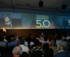 Gestores públicos de todo o Paraná puderam conhecer nesta sexta-feira (1) os principais programas habitacionais desenvolvidos pelo Governo do Estado. As ações, que visam a inclusão social e o desenvolvimento econômico dos municípios foram apresentadas pelo presidente da Cohapar, Jorge Lange, durante o evento Governo 5.0, de inovação da gestão pública, em Foz do Iguaçu.

Fotos: Guilherme Santo / Cohapar 