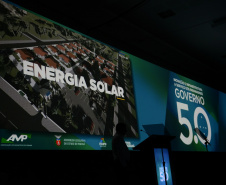 Gestores públicos de todo o Paraná puderam conhecer nesta sexta-feira (1) os principais programas habitacionais desenvolvidos pelo Governo do Estado. As ações, que visam a inclusão social e o desenvolvimento econômico dos municípios foram apresentadas pelo presidente da Cohapar, Jorge Lange, durante o evento Governo 5.0, de inovação da gestão pública, em Foz do Iguaçu.

Fotos: Guilherme Santo / Cohapar 