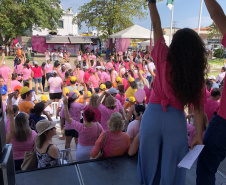 Paraná Rosa chega ao fim com a mobilização de mais de 40 mil pessoas. Foto: Valdelino Pontes