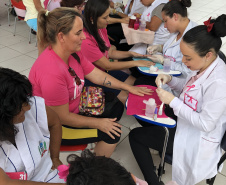 Paraná Rosa chega ao fim com a mobilização de mais de 40 mil pessoas. Foto: Valdelino Pontes