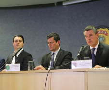 O governador Carlos Massa Ratinho Junior, participa da cerimônia de inauguração da Delegacia Modelo de Investigação e Análise Financeira, na superintendência da Polícia Federal no Estado do Paraná. Participaram: Ministro da Justiça e Segurança Pública, Sergio Moro; diretor Geral da Polícia Federal, Maurício Valeixo; secretário de Segurança, Romulo Marinho; entre outros.Curitiba, 01-11-19.Foto: Arnaldo Alves / AEN.