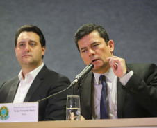 O governador Carlos Massa Ratinho Junior, participa da cerimônia de inauguração da Delegacia Modelo de Investigação e Análise Financeira, na superintendência da Polícia Federal no Estado do Paraná. Participaram: Ministro da Justiça e Segurança Pública, Sergio Moro; diretor Geral da Polícia Federal, Maurício Valeixo; secretário de Segurança, Romulo Marinho; entre outros.Curitiba, 01-11-19.Foto: Arnaldo Alves / AEN.