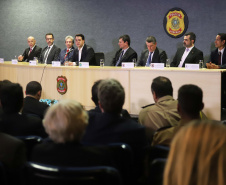 O governador Carlos Massa Ratinho Junior, participa da cerimônia de inauguração da Delegacia Modelo de Investigação e Análise Financeira, na superintendência da Polícia Federal no Estado do Paraná. Participaram: Ministro da Justiça e Segurança Pública, Sergio Moro; diretor Geral da Polícia Federal, Maurício Valeixo; secretário de Segurança, Romulo Marinho; entre outros.Curitiba, 01-11-19.Foto: Arnaldo Alves / AEN.