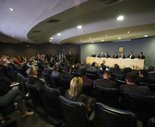 O governador Carlos Massa Ratinho Junior, participa da cerimônia de inauguração da Delegacia Modelo de Investigação e Análise Financeira, na superintendência da Polícia Federal no Estado do Paraná. Participaram: Ministro da Justiça e Segurança Pública, Sergio Moro; diretor Geral da Polícia Federal, Maurício Valeixo; secretário de Segurança, Romulo Marinho; entre outros.Curitiba, 01-11-19.Foto: Arnaldo Alves / AEN.