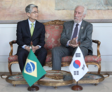 Vice-governador Darci Piana recebe o embaixador da Coreia do Sul,  Chan-Woo Kim. Curitiba,01/11/2019 - Foto: Ari Dias/AEN