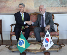 Vice-governador Darci Piana recebe o embaixador da Coreia do Sul,  Chan-Woo Kim. Curitiba,01/11/2019 - Foto: Ari Dias/AEN
