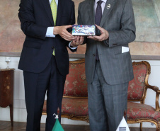 Vice-governador Darci Piana recebe o embaixador da Coreia do Sul,  Chan-Woo Kim. Curitiba,01/11/2019 - Foto: Ari Dias/AEN