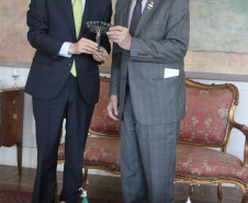 Vice-governador Darci Piana recebe o embaixador da Coreia do Sul,  Chan-Woo Kim. Curitiba,01/11/2019 - Foto: Ari Dias/AEN