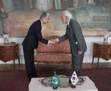 Vice-governador Darci Piana recebe o embaixador da Coreia do Sul,  Chan-Woo Kim. Curitiba,01/11/2019 - Foto: Ari Dias/AEN