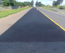 A PR-092, entre Jaguariaíva, passando por Arapoti, ambas no Centro-Oeste, até Wenceslau Braz, no Norte Pioneiro, passa por serviços de remendos e de microrrevestimento asfáltico.  Foto: Divulgação/DER