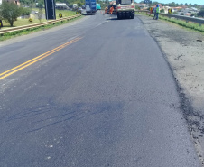 A PR-092, entre Jaguariaíva, passando por Arapoti, ambas no Centro-Oeste, até Wenceslau Braz, no Norte Pioneiro, passa por serviços de remendos e de microrrevestimento asfáltico.  Foto: Divulgação/DER