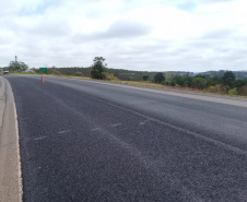 A PR-092, entre Jaguariaíva, passando por Arapoti, ambas no Centro-Oeste, até Wenceslau Braz, no Norte Pioneiro, passa por serviços de remendos e de microrrevestimento asfáltico.  Foto: Divulgação/DER