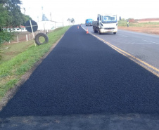 A PR-092, entre Jaguariaíva, passando por Arapoti, ambas no Centro-Oeste, até Wenceslau Braz, no Norte Pioneiro, passa por serviços de remendos e de microrrevestimento asfáltico.  Foto: Divulgação/DER
