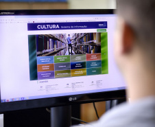 Tutoriais em vídeo auxiliam a inscrever projetos no Profice. Foto: Kraw Penas/SECC